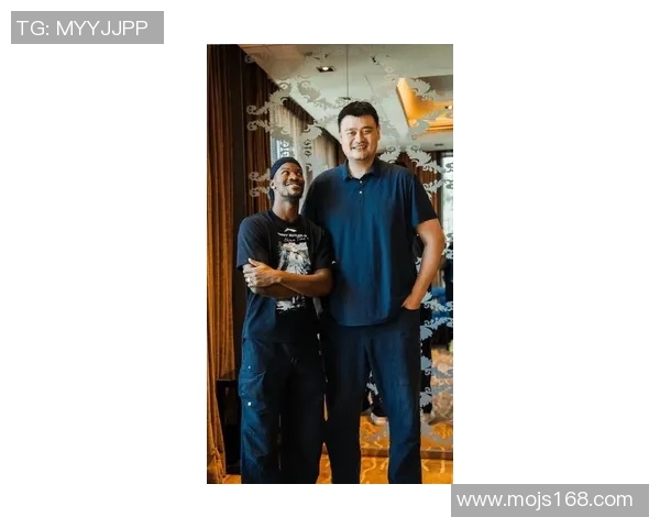 姚明合照趣事揭秘：那些年与巨星们的搞笑瞬间与温馨回忆