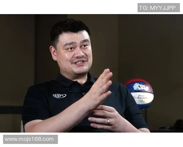 姚明携手花车巡游展现篮球魅力与文化交融的精彩瞬间